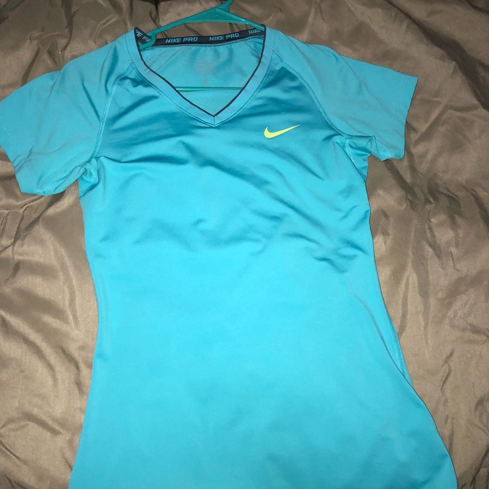 Nike dry fit workout top
